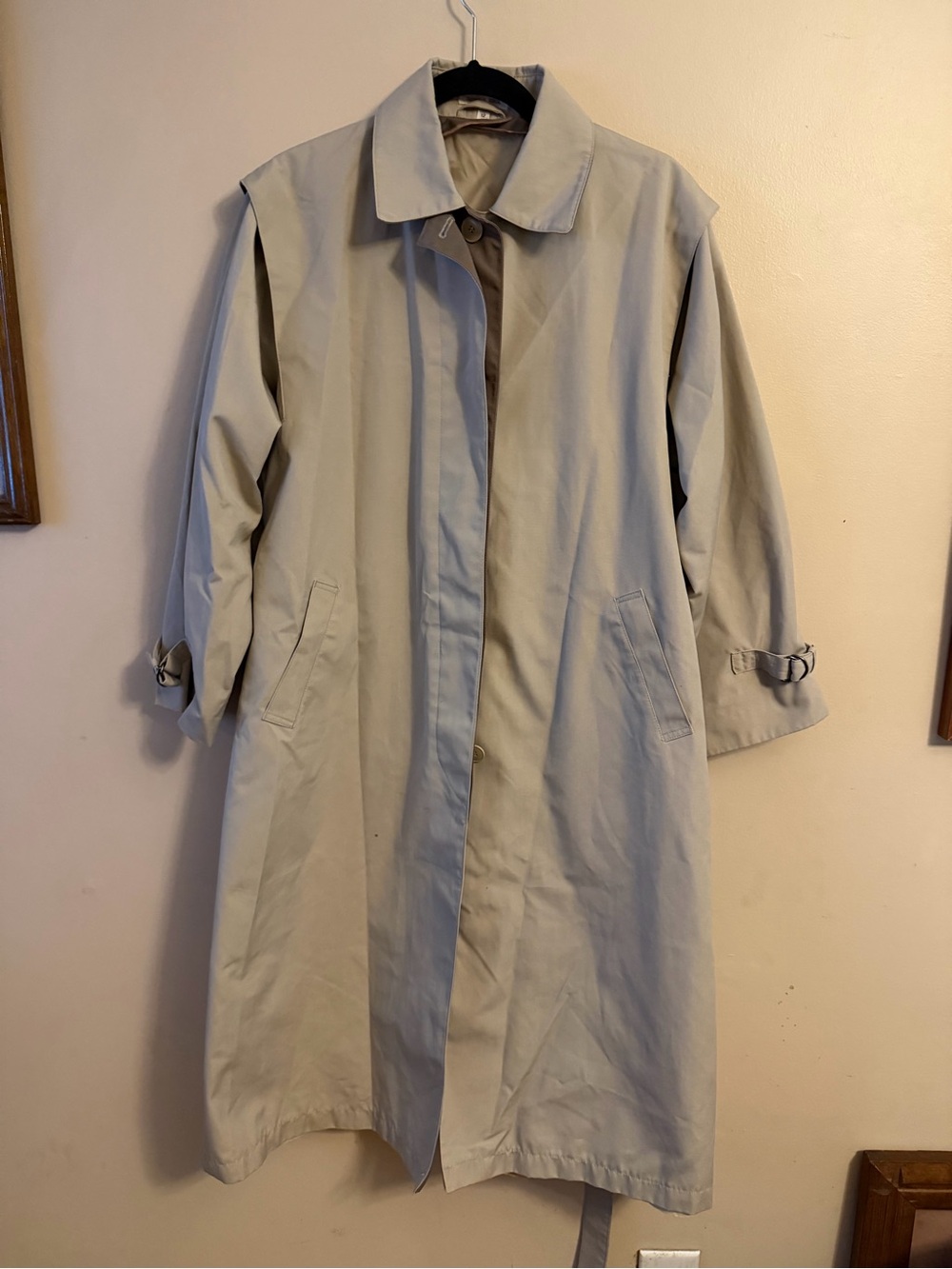 Vintage Women’s Tan Trench Coat - Classic Collared Overcoat